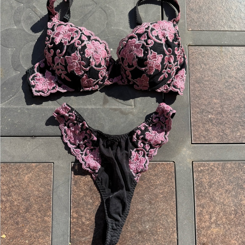 Victoria's Secret Black and Pink Bra